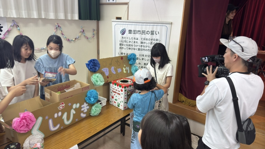 “うめつぼ広場子ども夏まつり！”に募菓子を寄付